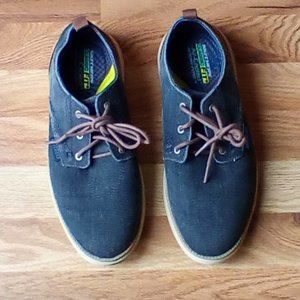 Skechers Mens Shoes Size 8.5 Color is Navy Denim Like New